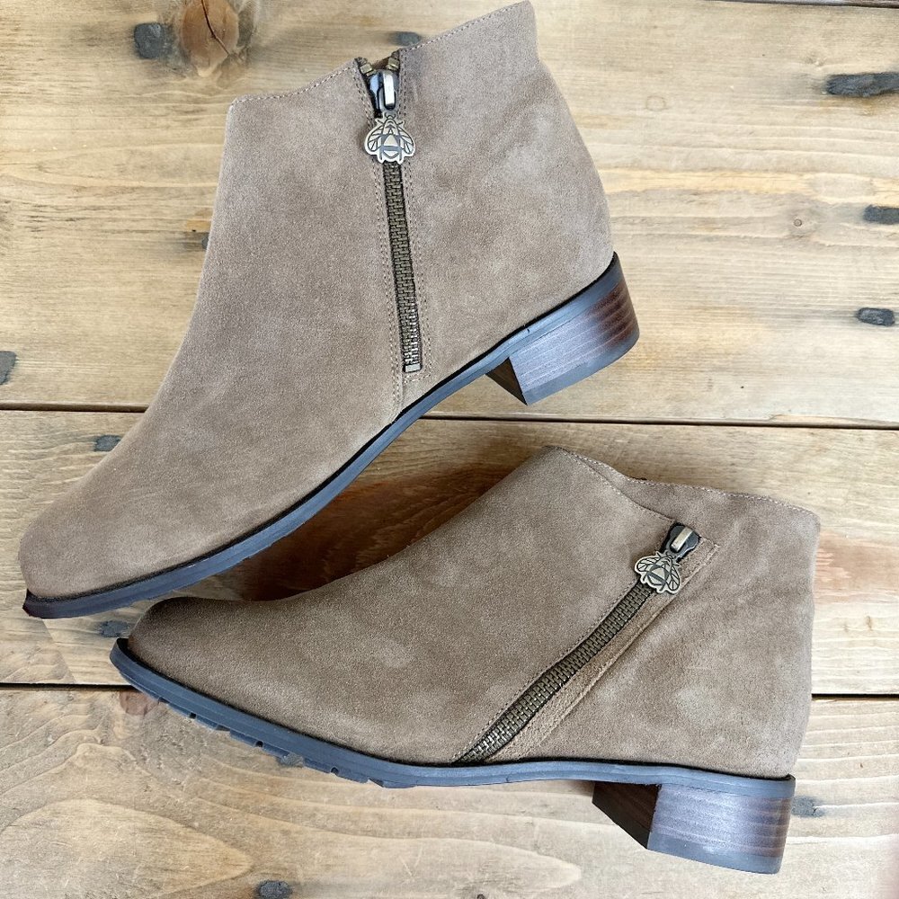 Bettye Muller Tan Suede Trinity Ankle Boot NEW 9.5 Bee Comfortable